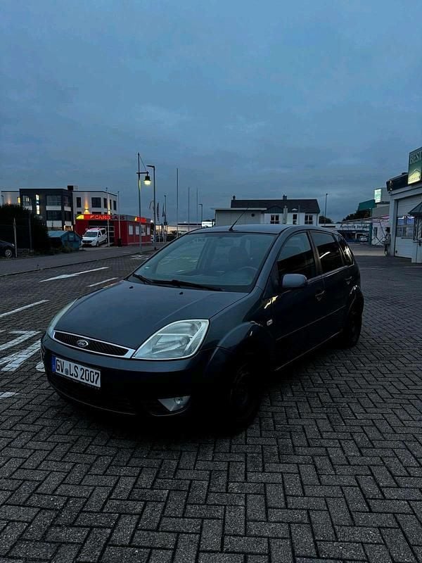 Grau Gebraucht 2006 Ford Fiesta Kleinwagen | 1.600 € (Fairer Preis) - Bild 1/4
