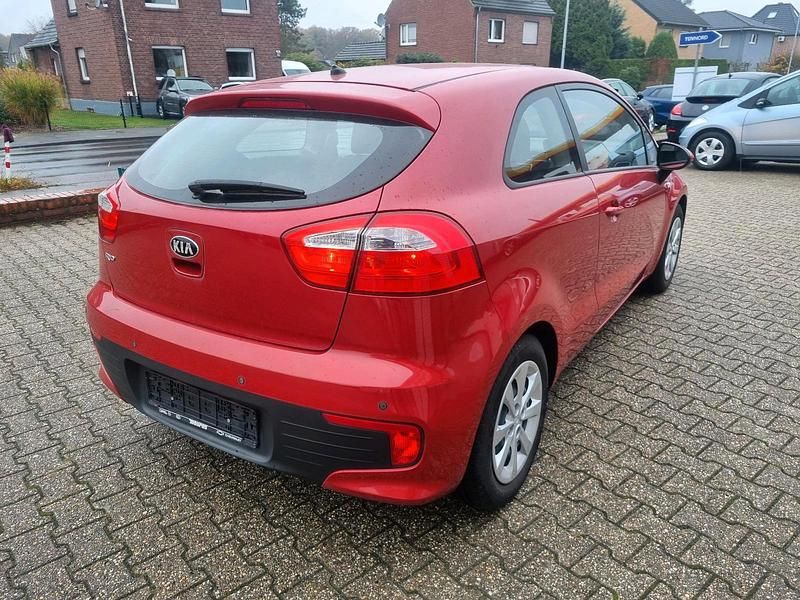 Gebraucht Kia Rio 82 PS (60 kW) 2016 Rot Kleinwagen