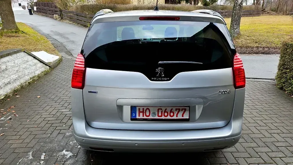 Gebraucht Peugeot 5008 Allure 150 PS (110 kW) 2016 Silber Van / Kleinbus