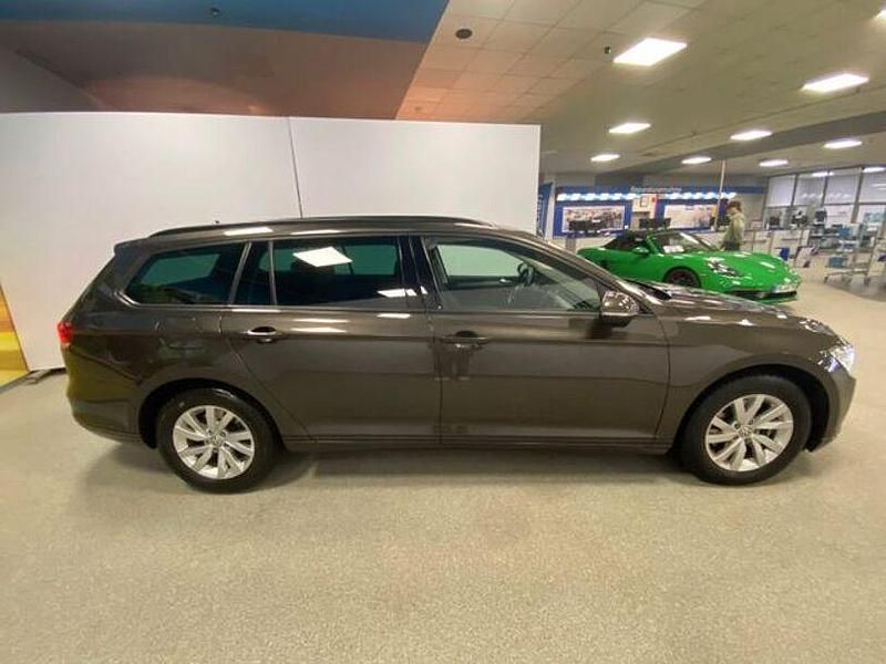 Gebraucht VW Passat 125 PS (91 kW) 2018 Braun Kombi