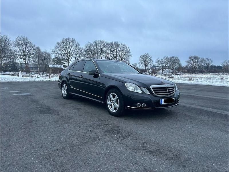 Gebraucht Mercedes E220 170 PS (125 kW) 2010 Schwarz Limousine