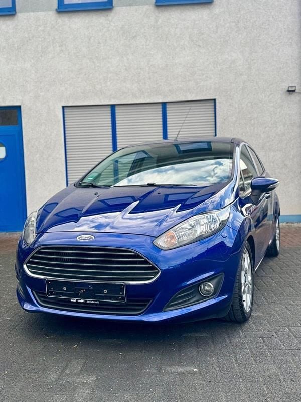 Gebraucht Ford Fiesta Celebration 101 PS (74 kW) 2015 Blau Kleinwagen