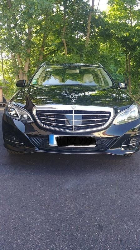 Gebraucht Mercedes E220 170 PS (125 kW) 2014 Schwarz Kombi