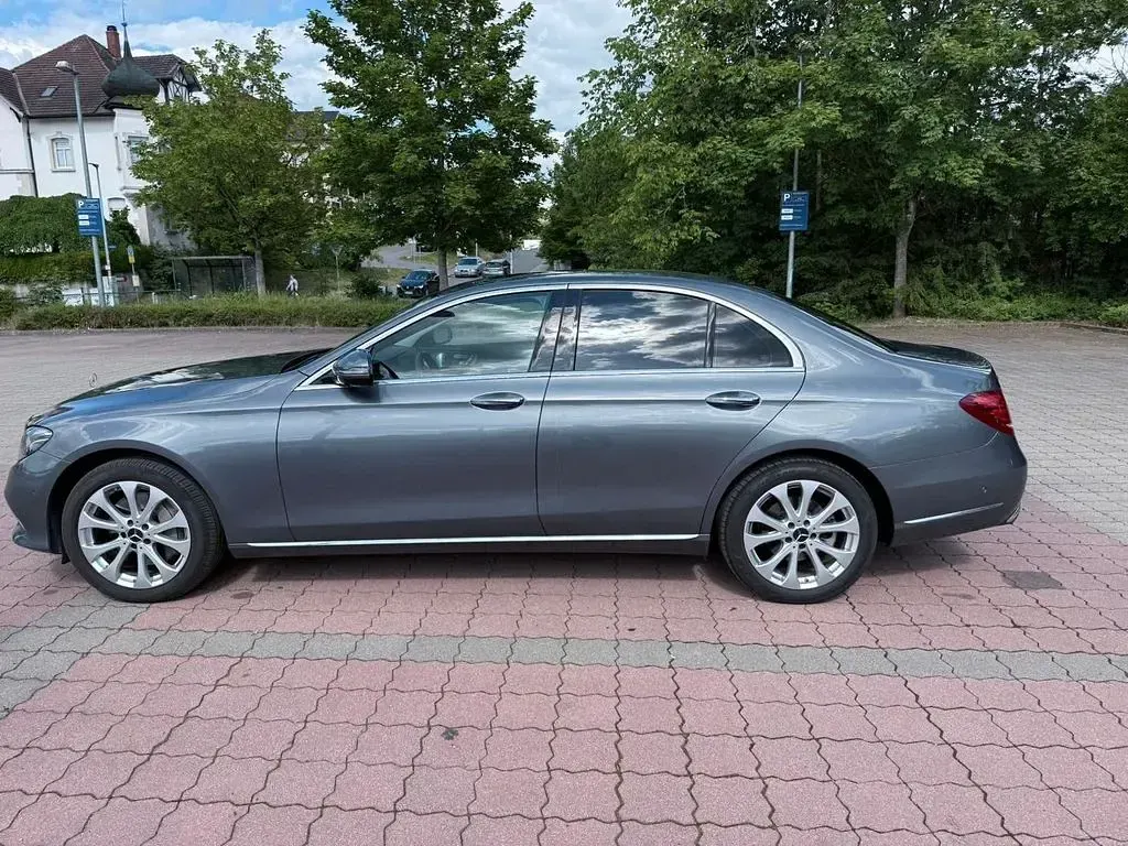Gebraucht Mercedes E300 Avantgarde 258 PS (189 kW) 2019 Grau Limousine