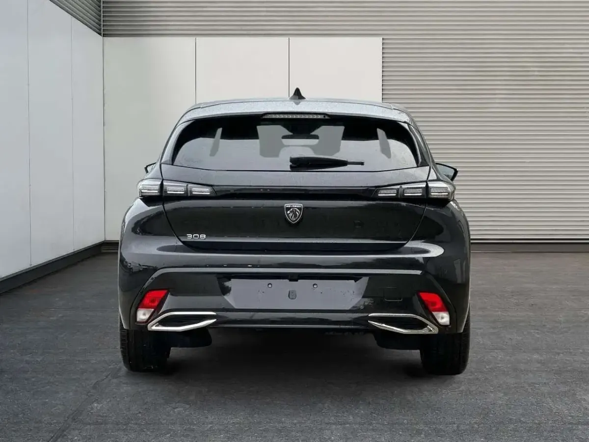Neu Peugeot 308 Allure 131 PS (96 kW) 2025 Perla nera schwarz metallic Limousine