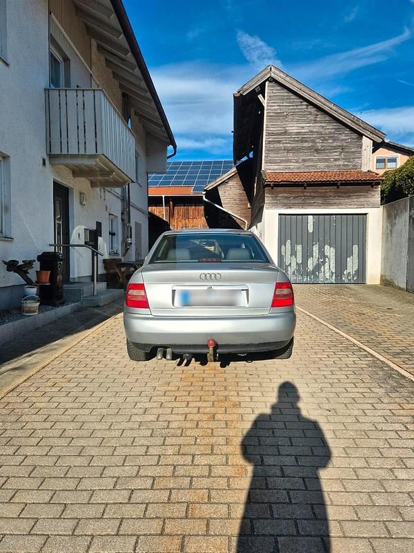 Second-hand Audi A4 89 CP (65 kW) 1998 Gri Berlinǎ