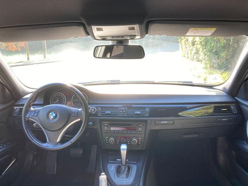 Gebraucht BMW 318 143 PS (105 kW) 2012 Grau Kombi