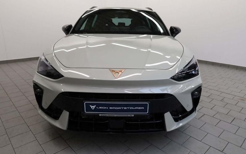 Neu Cupra Leon VZ 272 PS (200 kW) 2025 Taiga grau metallic Kombi