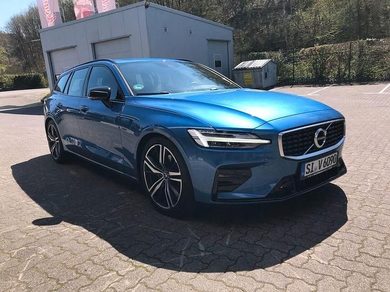 Gebraucht Volvo V60 R-Design 190 PS (139 kW) 2020 Blau Kombi
