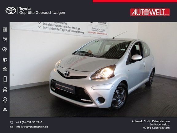 Merlansilber mica metallic Gebraucht 2014 Toyota Aygo Cool Kleinwagen | 6.790 € (Superpreis) - Bild 1/4