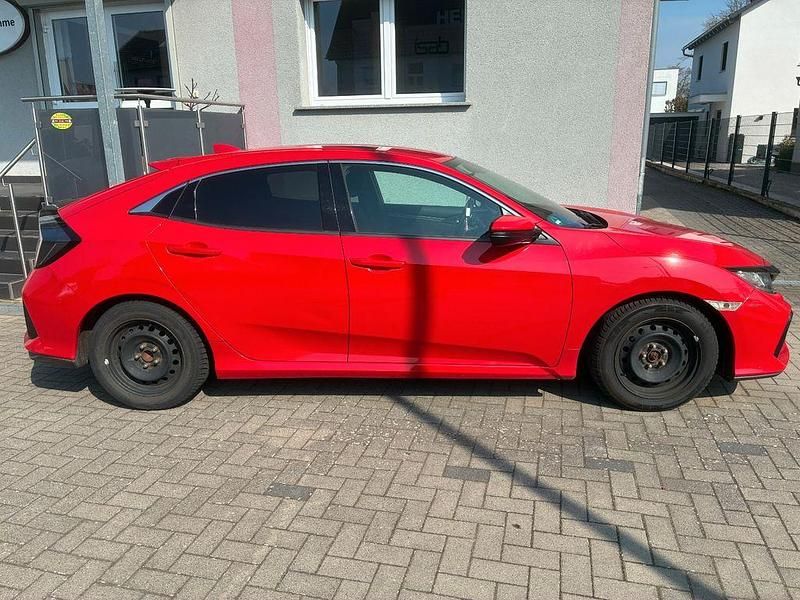 Gebraucht Honda Civic Elegance 129 PS (94 kW) 2017 Rot Limousine
