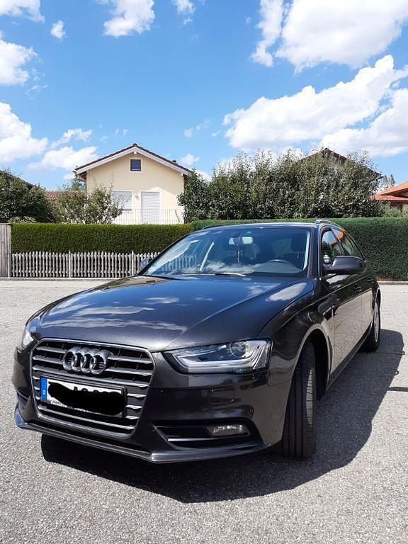 Schwarz Gebraucht 2012 Audi A4 Ambiente Kombi | 9.400 € (Fairer Preis) - Bild 1/4