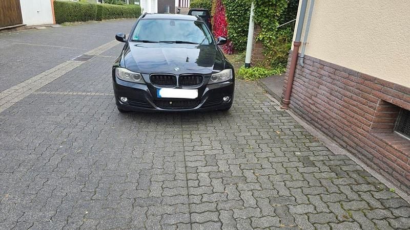 Schwarz Gebraucht 2011 BMW 320 Performance Kombi | 6.000 € (Guter Preis) - Bild 1/4
