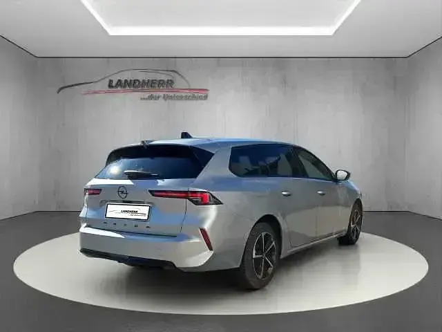 Używany Opel Astra 131 KM (96 kW) 2024 Srebrny Kombi