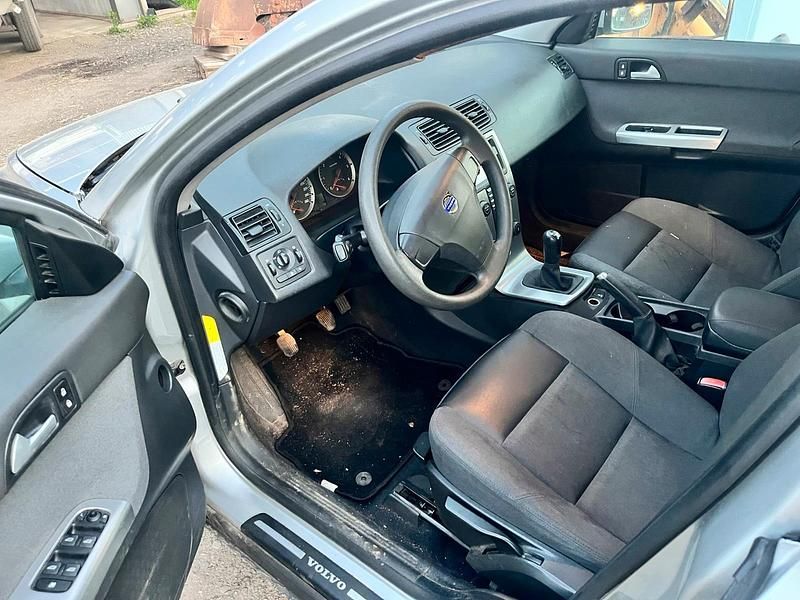 Second-hand Volvo V50 100 CP (73 kW) 2004 Argintiu Break