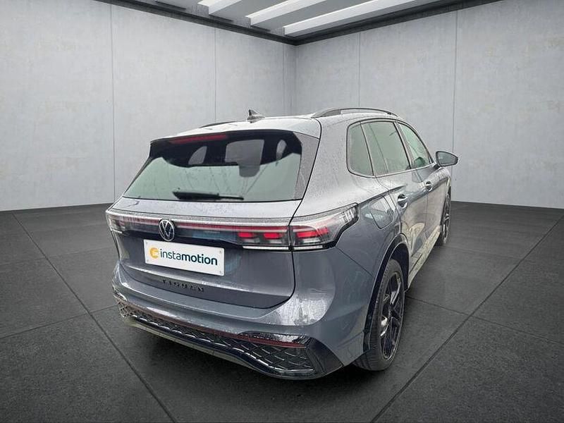 Gebraucht VW Tiguan 193 PS (141 kW) 2024 Grau SUV