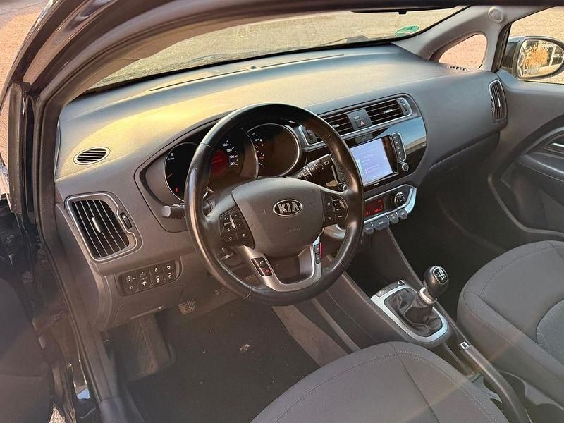 Gebraucht Kia Rio DREAM-TEAM Edition 109 PS (80 kW) 2017 Schwarz Limousine