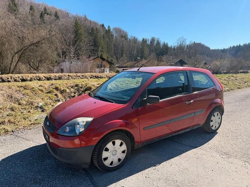 Gebraucht Ford Fiesta Ambiente 69 PS (50 kW) 2006 Rot Kleinwagen