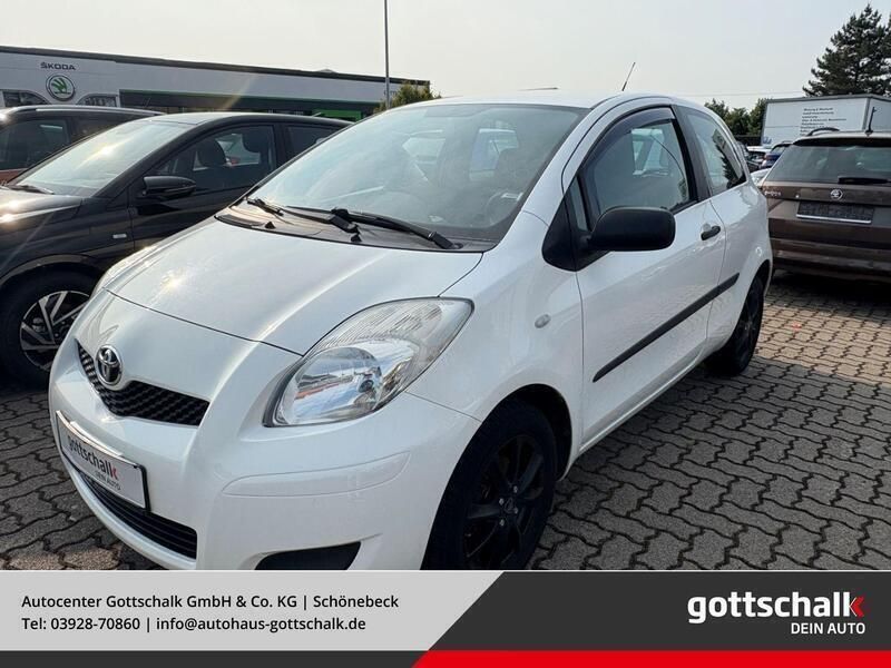 Weiß Gebraucht 2010 Toyota Yaris Basis Limousine | 3.490 € (Fairer Preis) - Bild 1/3