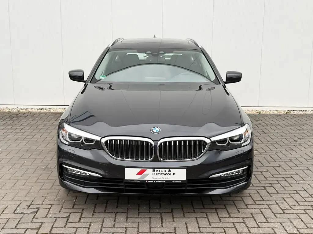 Gebraucht BMW 530 Performance 265 PS (194 kW) 2018 Sophistograu Kombi