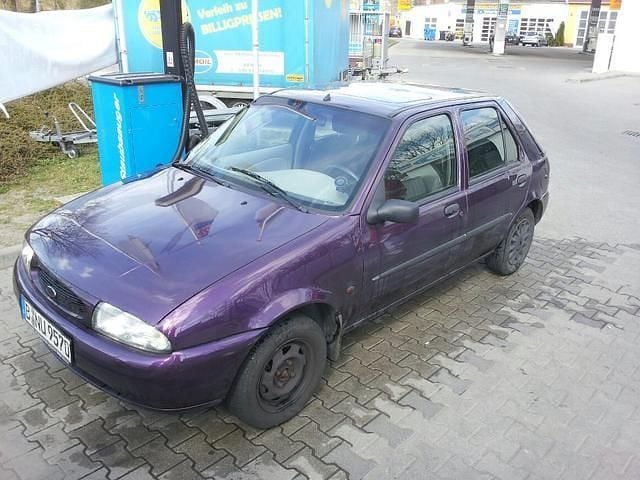 Gebraucht Ford Fiesta Style 60 PS (44 kW) 1999 Violett metallic Kleinwagen