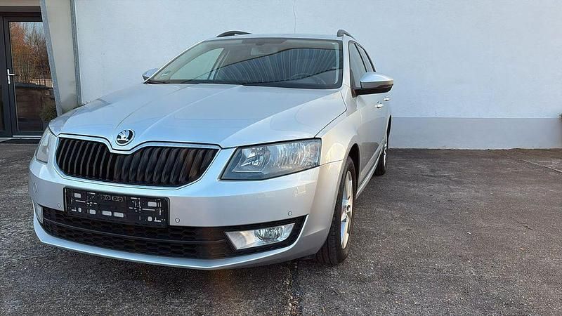 Silber Gebraucht 2015 Skoda Octavia Active Kombi | 9.999 € (Teuer) - Bild 1/4