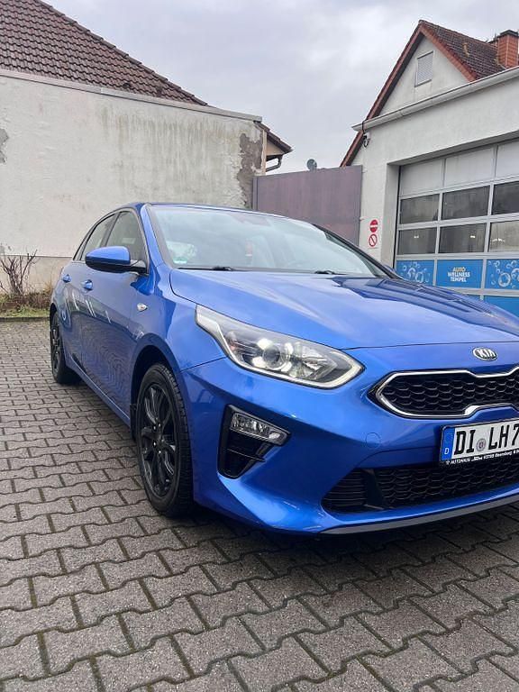 Gebraucht Kia Ceed 140 PS (102 kW) 2019 Blau Kleinwagen