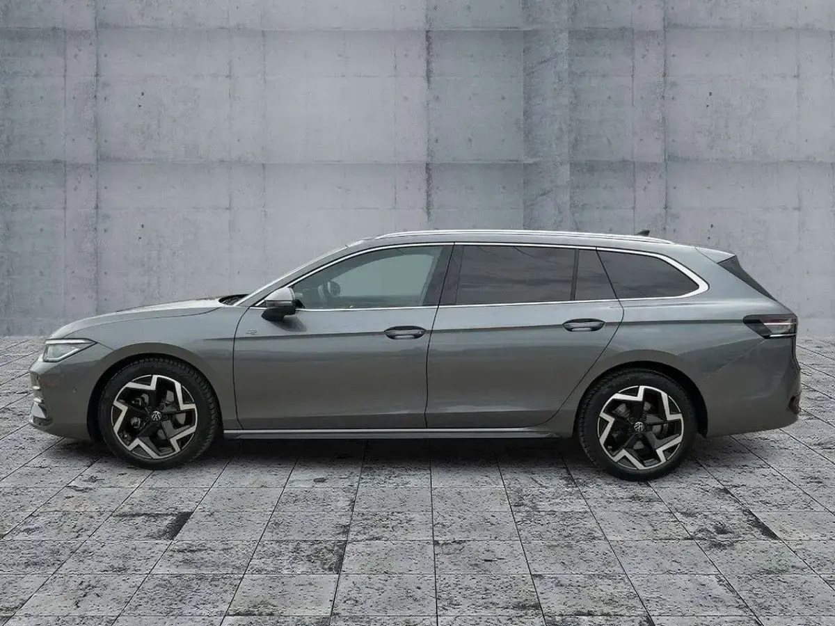 Gebraucht VW Passat R-line 150 PS (110 kW) 2025 Diabasgrau metallic Kombi