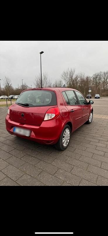Rot Gebraucht 2009 Renault Clio II Kleinwagen | 2.500 € (Etwas zu teuer) - Bild 1/4