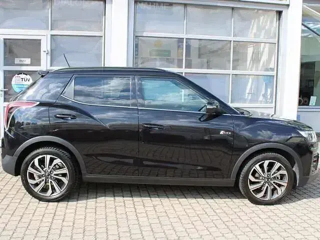 Gebraucht SsangYong Tivoli 163 PS (119 kW) 2022 Space black (lak) SUV