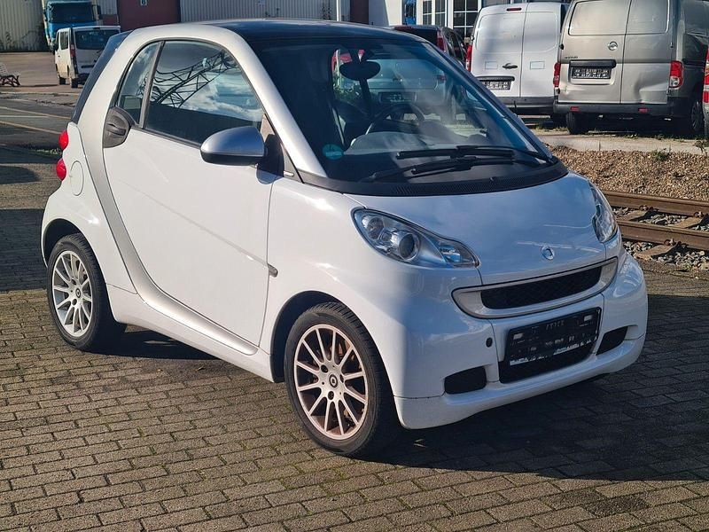 Weiß Gebraucht 2011 Smart ForTwo Coupé Kleinwagen | 4.690 € (Fairer Preis) - Bild 1/4