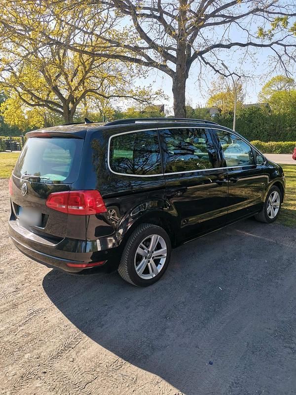 Second-hand VW Sharan 170 CP (125 kW) 2012 Negru Monovolum