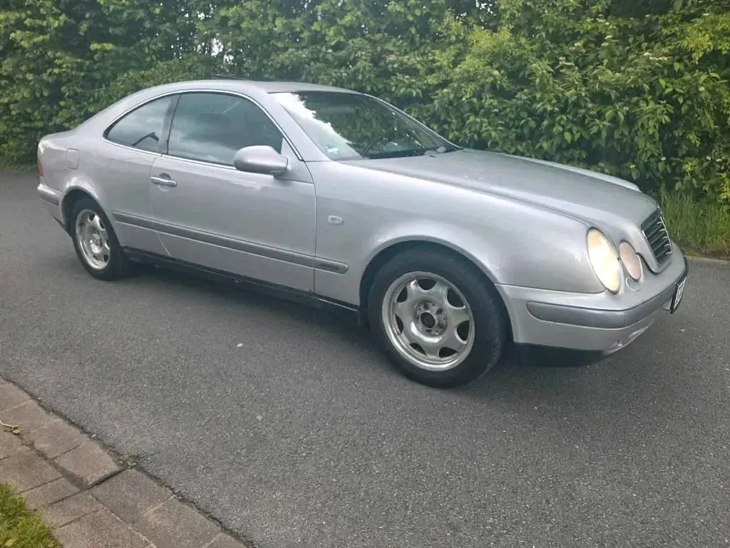 Gebraucht Mercedes CLK320 218 PS (160 kW) 1998 Silber Coupé