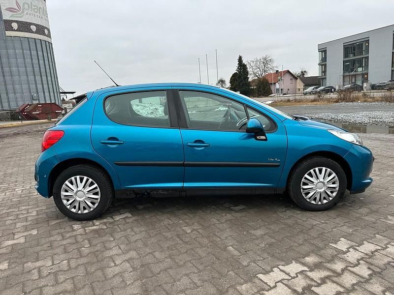 Gebraucht Peugeot 207 95 PS (69 kW) 2009 Blau Kleinwagen