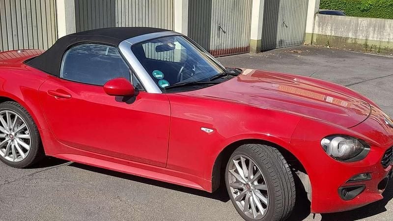 Gebraucht Fiat 124 Spider Lusso 140 PS (102 kW) 2018 Rot Cabrio