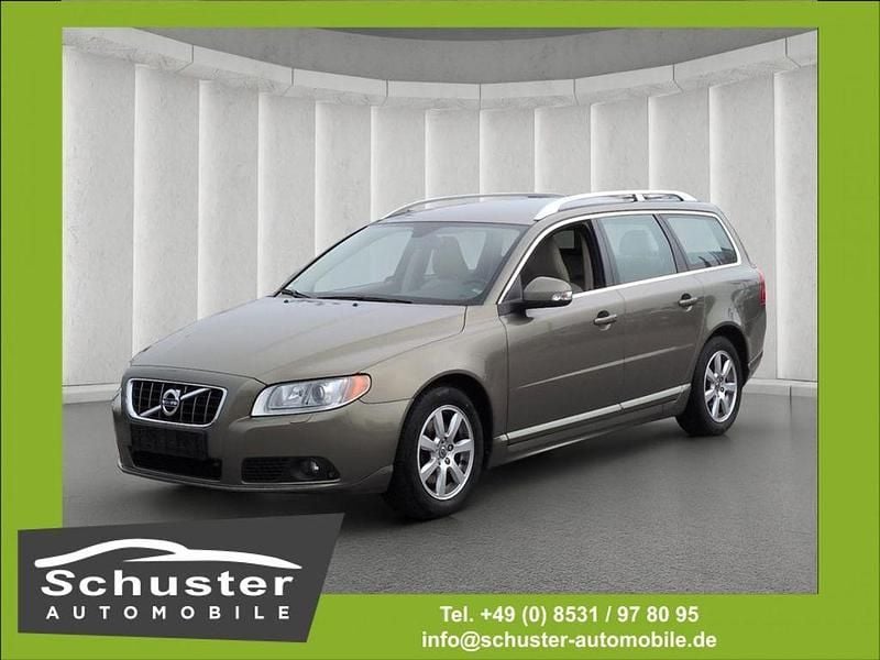 Grün Gebraucht 2010 Volvo V70 Summum Kombi | 3.780 € (Superpreis) - Bild 1/4