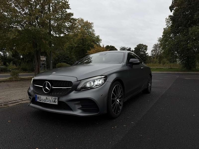Grau Gebraucht 2018 Mercedes C300 AMG line Coupé | 29.500 € (Etwas zu teuer) - Bild 1/4