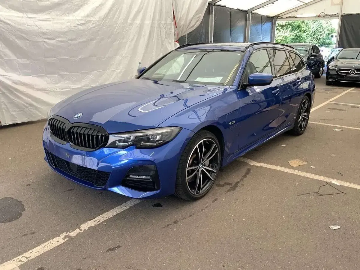 Gebraucht BMW 330 Shadowline 252 PS (185 kW) 2022 Portimao blau metallic Kombi