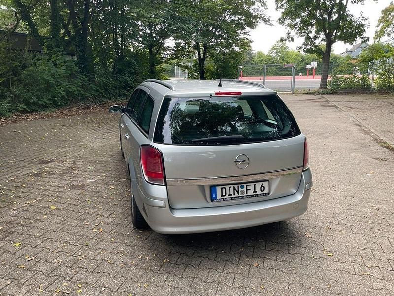 Gebraucht Opel Astra 125 PS (91 kW) 2005 Silber Limousine