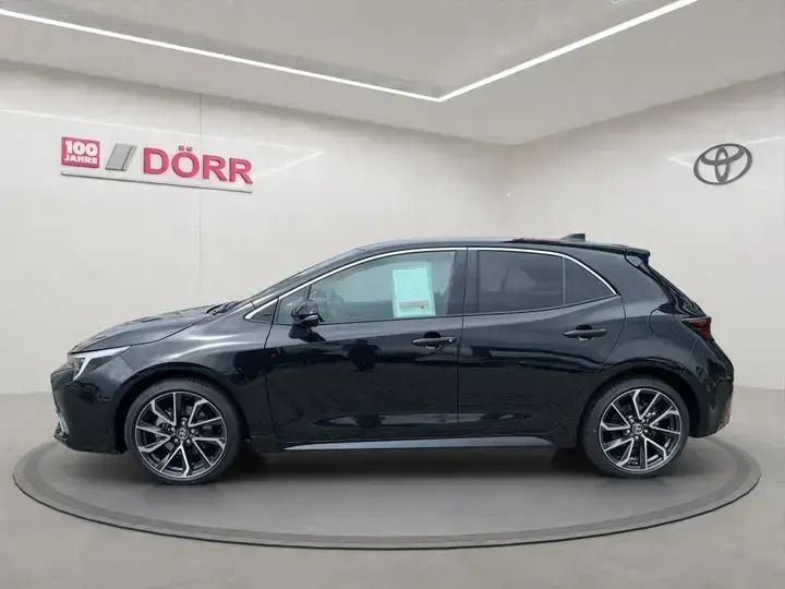 Neu Toyota Corolla Lounge 178 PS (130 kW) 2025 Schwarz metallic Limousine