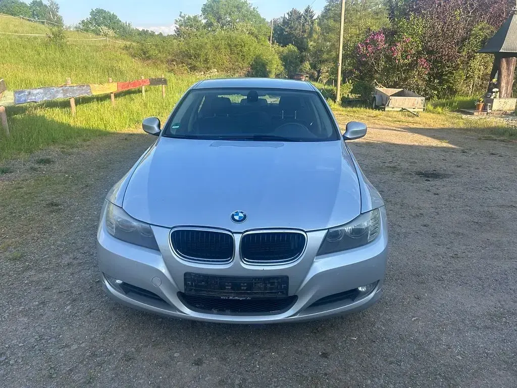 Gebraucht BMW 320 184 PS (135 kW) 2011 Silber Limousine