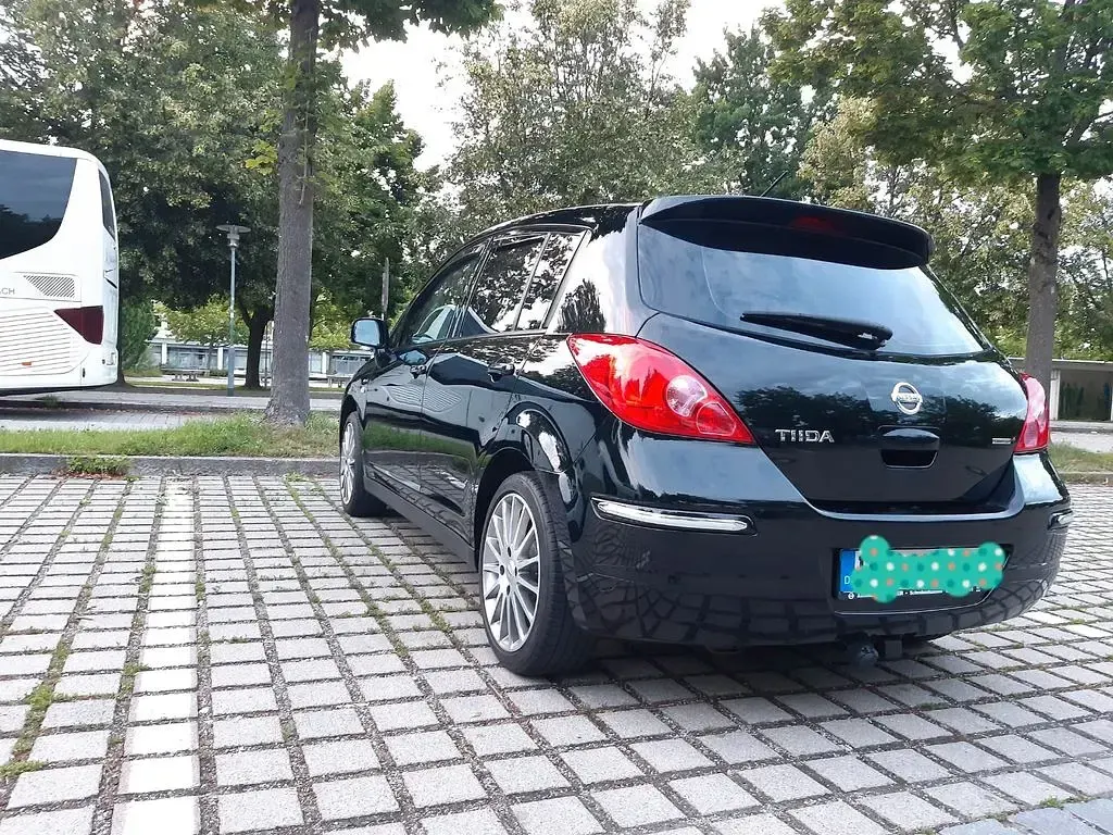 Gebraucht Nissan Tiida Tekna 110 PS (80 kW) 2009 Schwarz Limousine