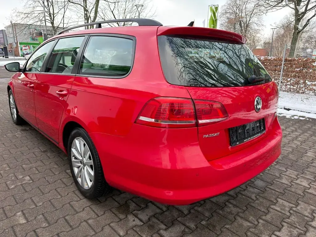 Gebraucht VW Passat 140 PS (102 kW) 2012 Rot Kombi