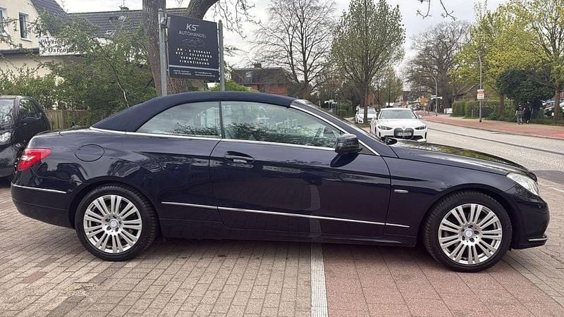 Usata Mercedes E200 184 CV (135 kW) 2010 Blu Cabrio
