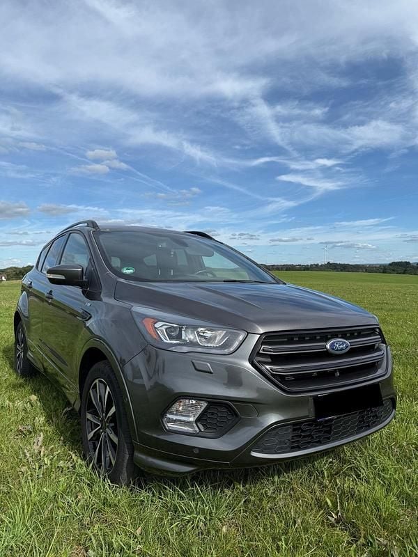 Grau Gebraucht 2017 Ford Kuga ST SUV | 14.158 € (Fairer Preis) - Bild 1/4
