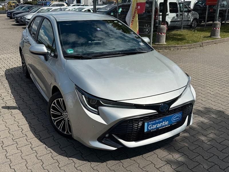 Precious silver Gebraucht 2021 Toyota Corolla Team Limousine | 18.700 € (Guter Preis) - Bild 1/4