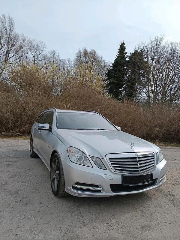 Gebraucht Mercedes E220 170 PS (125 kW) 2012 Silber Kombi