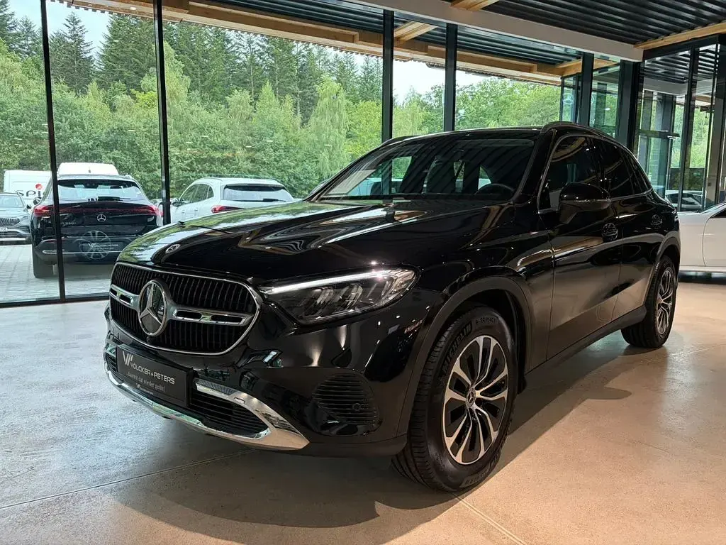 Gebraucht Mercedes GLC220 197 PS (144 kW) 2025 Schwarz SUV