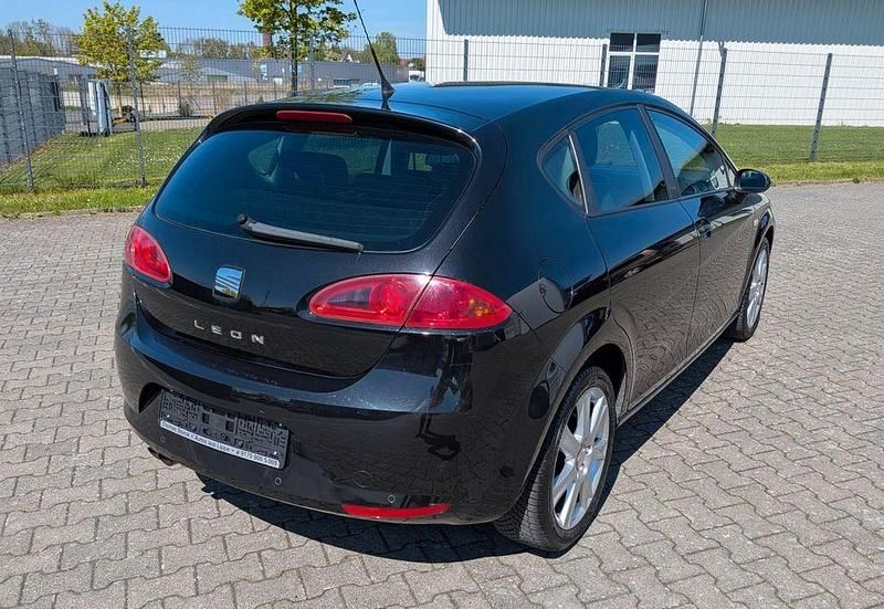 Second-hand Seat Leon Comfort 125 CP (91 kW) 2009 Negru Hatchback