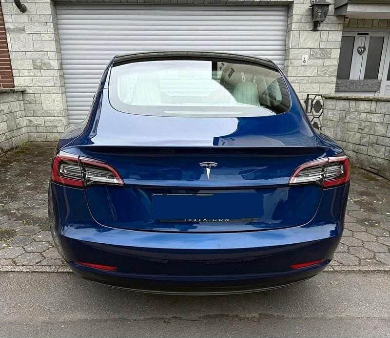 Second-hand Tesla Model 3 Standard Range 239 kW (325 CP) 2020 Albastru Berlinǎ